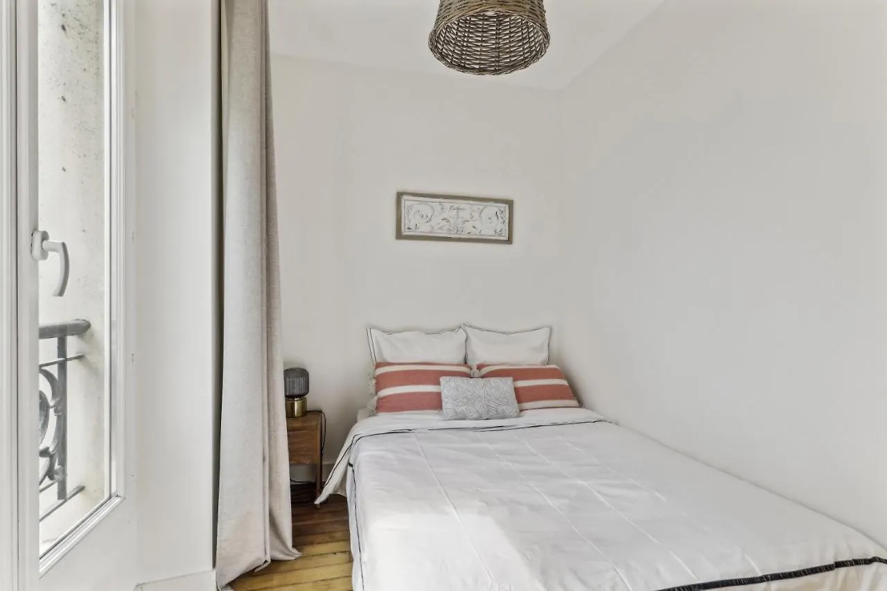 Cozy 2-Bedroom Near Montmartre Παρίσι