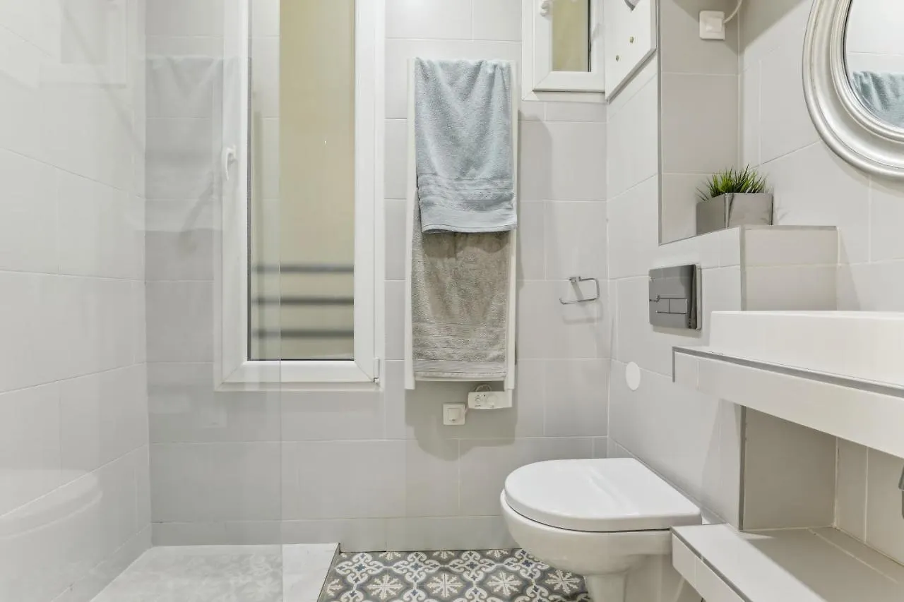 Cozy 2-Bedroom Near Montmartre Παρίσι