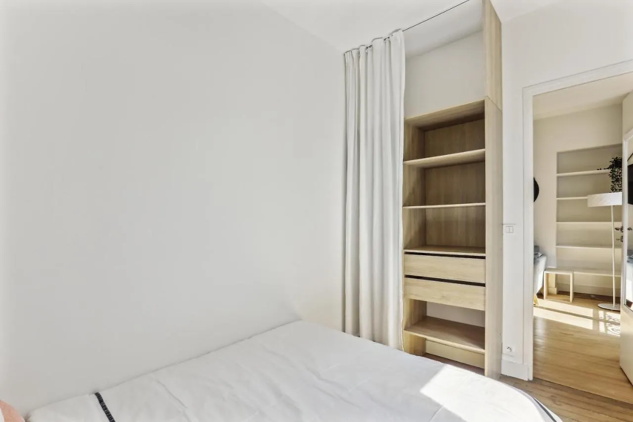 Διαμέρισμα Cozy 2-Bedroom Near Montmartre Παρίσι